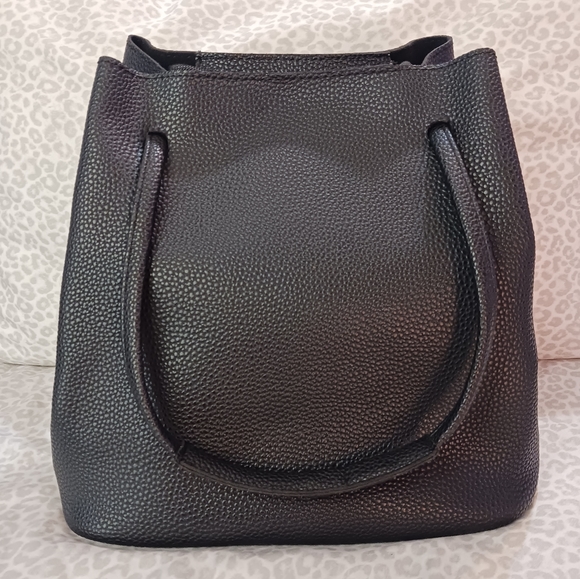Vegan pebbled leather bucket bag and pouch NWOT - Picture 4 of 9